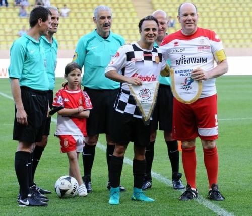 Daniele Basso realizza i premi alla 25° edizione del World Stars Football Match