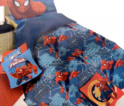 I bambini felici dormono con i supereroi
