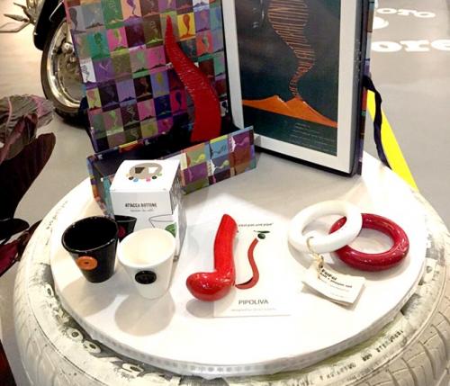 Shopping da BeMore, il nuovo temporary store milanese dove arte, design, moda, food e motori diventano regali di Natale