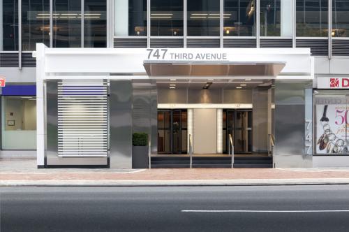 747 3rd Avenue Entrance & Lobby 