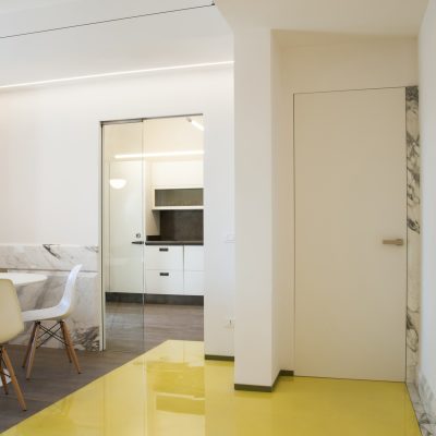 001_01_CasasulLitorale_Living_Cucina_PorteChiuse.jpg