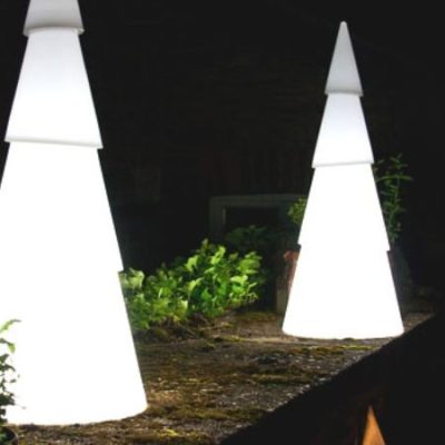 8-seasons-design-shining-tree-1