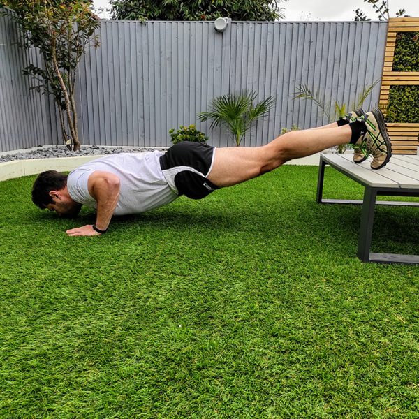 TIDarticles_Comeallestireunamodernaareaworkoutingiardino_02.jpg